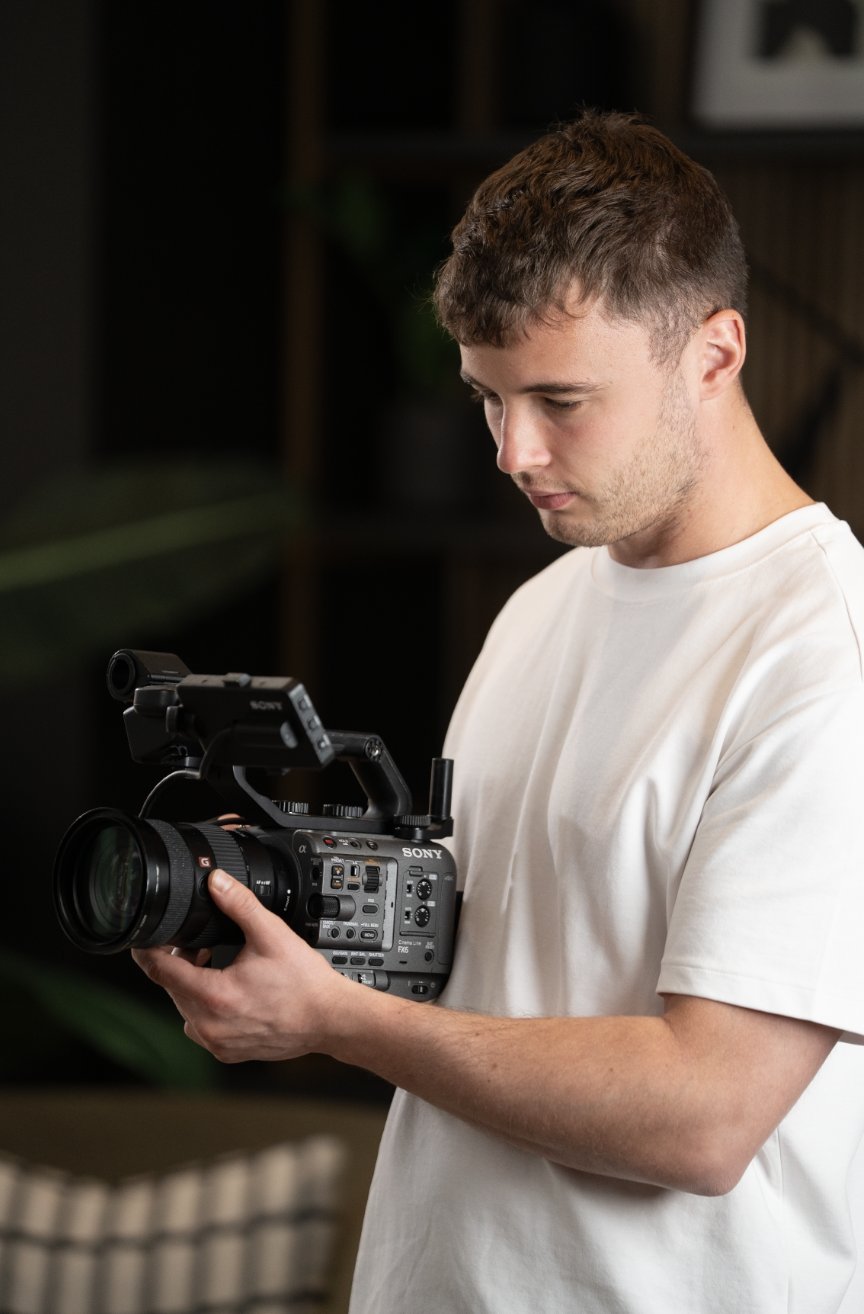 Joe, Videographer